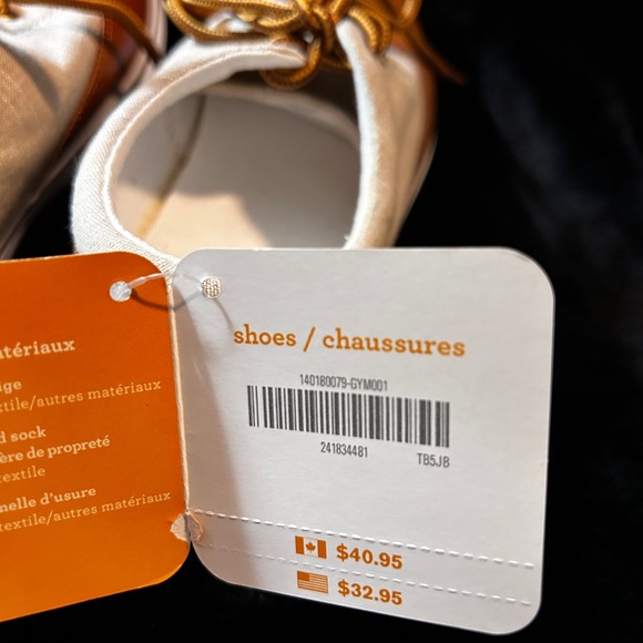 New Gymboree Size 2 Shoes - Picture 3 of 7